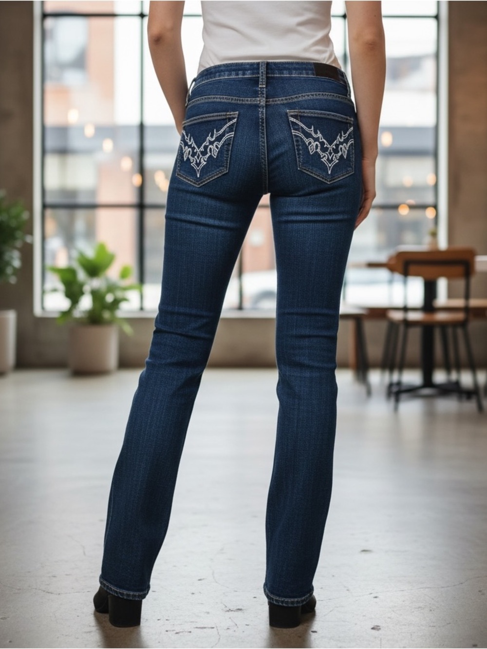Cool Retro Style Jeans with Sassy Embroidery Size 6
